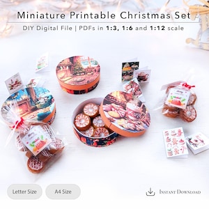 Peut inclure: Un ensemble de décorations de Noël miniatures imprimables, comprenant une scène de cheminée, une boîte de biscuits, un sac de bonbons et un ensemble de biscuits en pain d'épices. Les fichiers imprimables sont disponibles en trois échelles différentes : 1 : 3, 1 : 6 et 1 : 12.