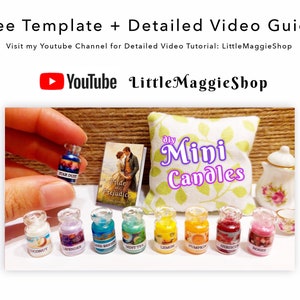 Op de afbeelding: Een verzameling miniatuur DIY-kaarsen in kleine glazen potjes, elk gelabeld met een andere geur zoals kokos, lavendel en rozen. Een miniatuurboek, een kussen met de tekst "DIY Mini Candles" en een kleine theepot zijn ook zichtbaar. De tekst "Free Template + Detailed Video Guide" is ook aanwezig.