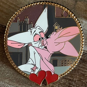 Fantasy Pin Geïnspireerd door Anastasia Batty Love Albino Bat Bartok & Pink Girlfriend