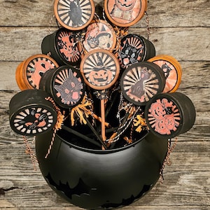 Vintage Style Halloween Noisemakers, Retro Halloween, Halloween Decor, Halloween Decorations, Vintage Halloween, Black Cat, Witch, Beistle