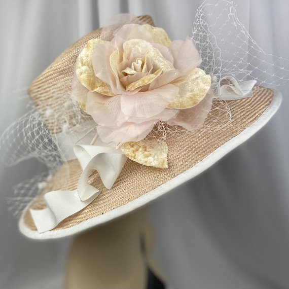 Parasisal Straw Hat, 1940s Style, Peach and White, Spring  display picture 1