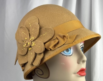 Cloche Hat  1920s Look, Handmade, Wool Felt, Camel and Gold, Small Size
