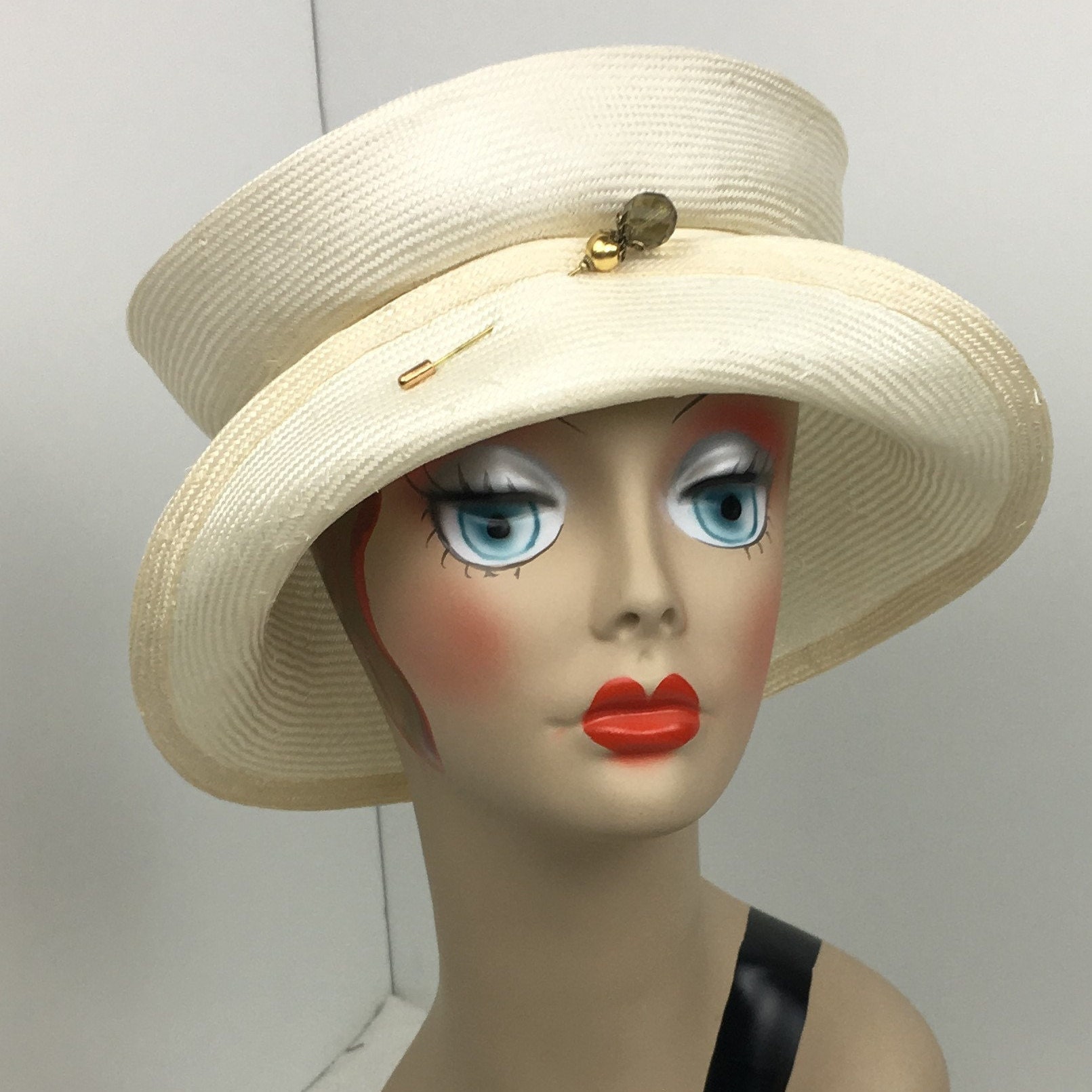 cloche style hat