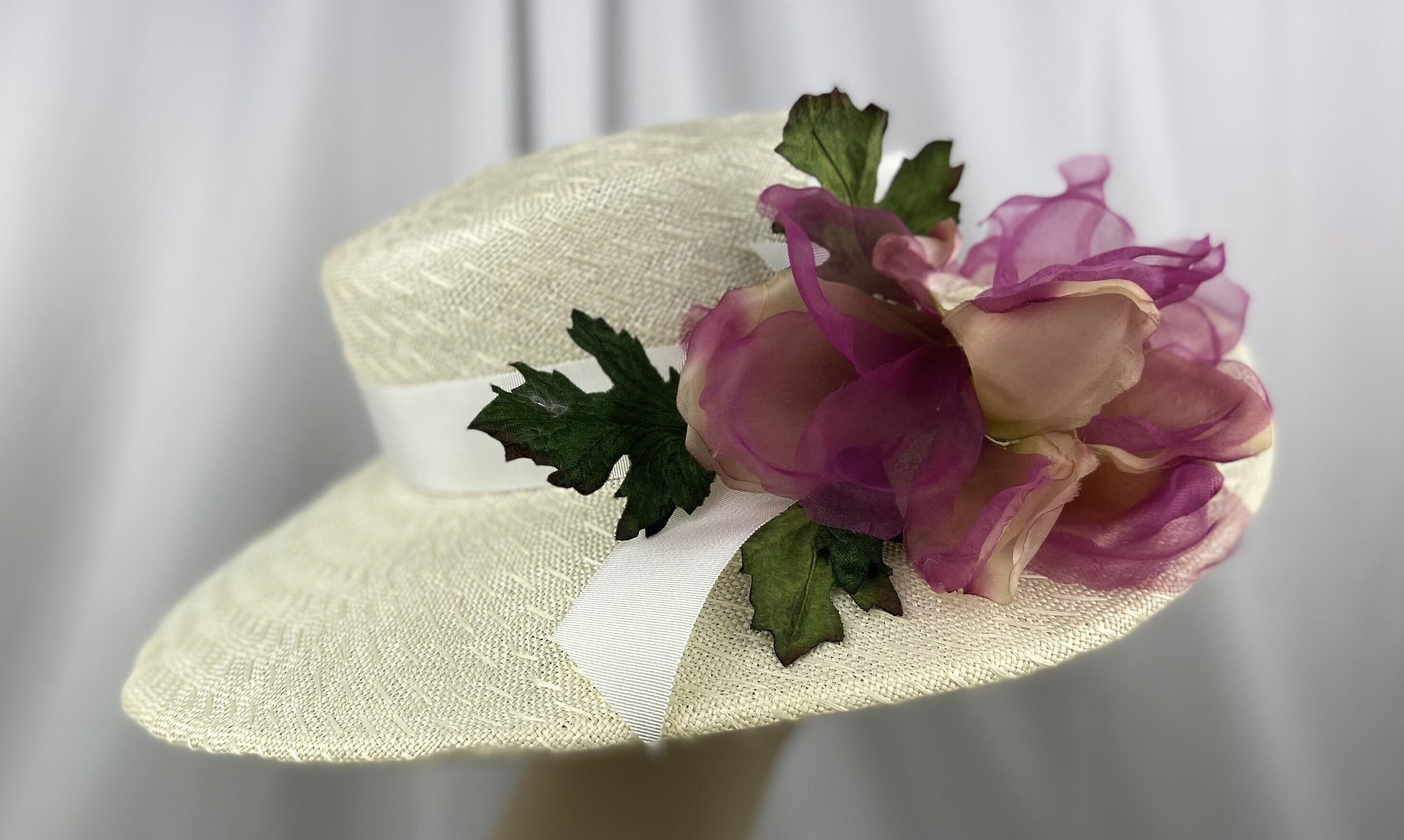 NWT Conner Straw Magnolia Boater Hat Canotier Anglais, Hats BCBG Collection Made in Italy Varnished main image 4