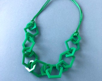 Emerald green modern geometric chain link acrylic necklace.