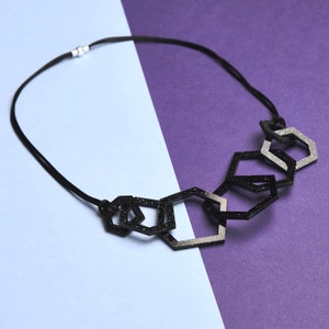 Black glitter mid-century geometric acrylic link necklace.