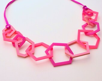 Multipink geometric mid-length modern necklace.