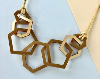 Gold colour mid-century geometric acrylic link necklace.