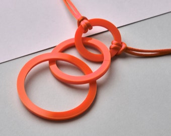 Orange circle link acrylic pendant necklace.