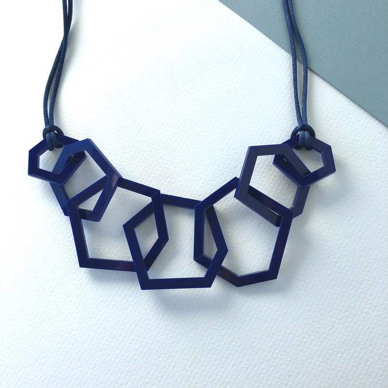 Modern navy blue mid-century geometric acrylic link necklace. image 1