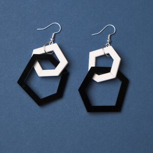 Black and white modern geometric mid-length necklace. image 7