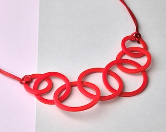 Bright red round link mid-length acrylic necklace.