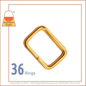 Puede incluir: Un paquete de 36 anillos de metal de color dorado. Los anillos son de forma rectangular y tienen un acabado liso.