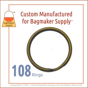 Peut inclure: Gros plan d'un anneau en métal de couleur dorée. L'anneau est composé de 108 anneaux. Le texte "Custom Manufactured for Bagmaker Supply™" est en haut de l'image.