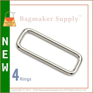 Puede incluir: Un anillo metálico rectangular de color plateado con esquinas redondeadas. La imagen incluye el texto Bagmaker Supply, la palabra NEW y el texto 4 Rings. El diseño presenta un acabado liso y pulido en la superficie del metal.