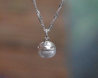 Natural Freshwater Pearl on Sterling Silver cap and drop setting (with 925 silver chain)