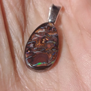 Ópalo de roca australiano natural en fianza de plata 925