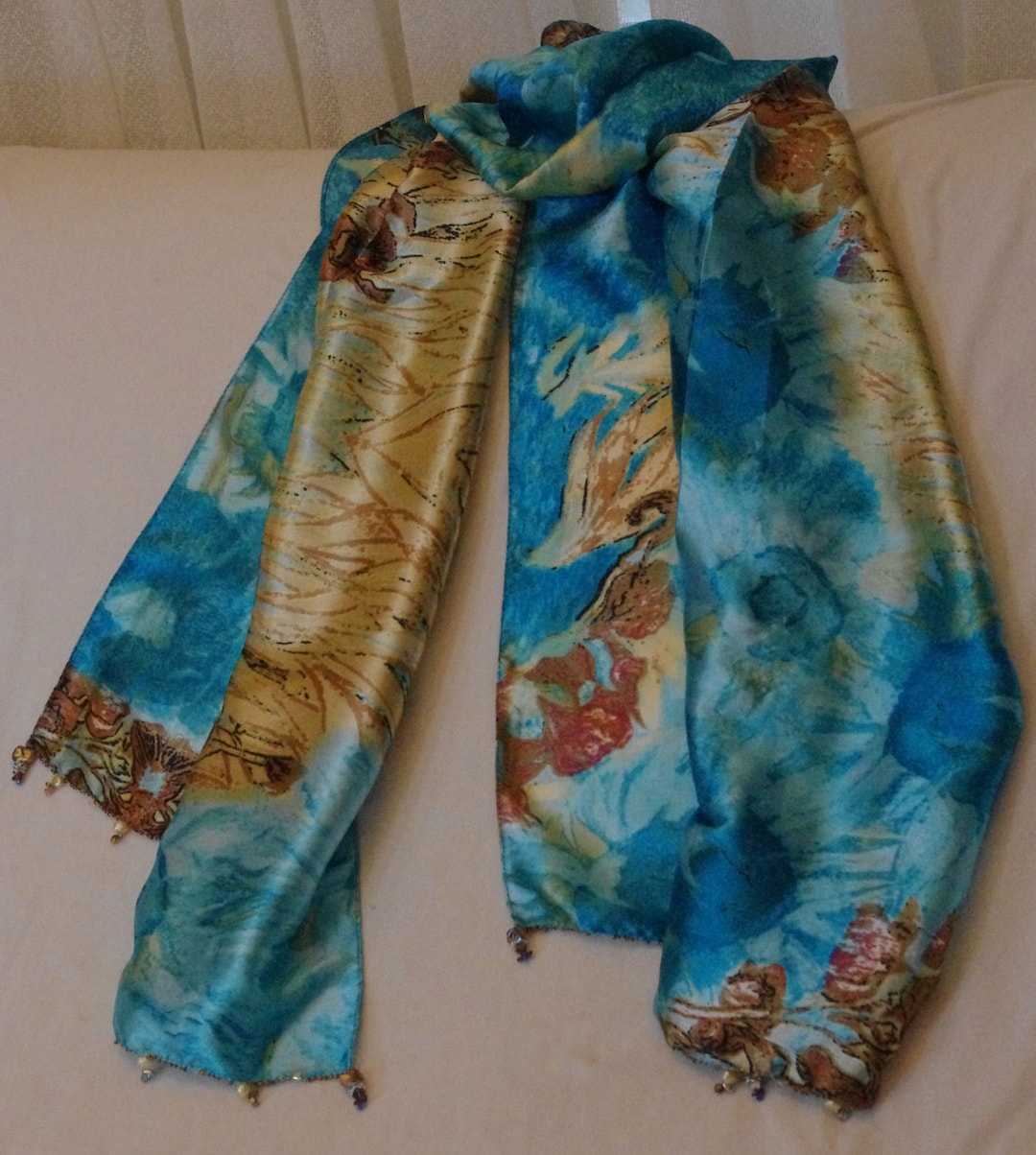 ビーズ付きシルクサテンスカーフ：フラックスゴールドリーフ、ベビー