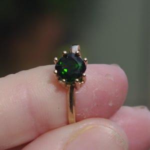 Natürlicher Chromdiopsid 10kt Goldring