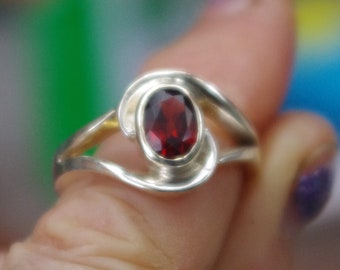 Naturlig granat i sterlingsilverring