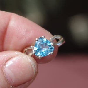 Topaze bleue suisse naturelle Trillion en bague en argent sterling