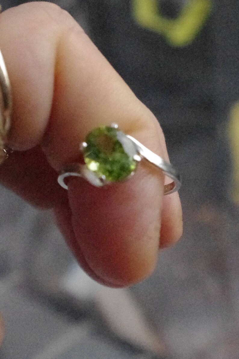 size 7 12 Natural Oval Peridot on Sterling Silver Ring large peridot