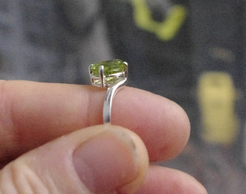 size 7 12 Natural Oval Peridot on Sterling Silver Ring large peridot