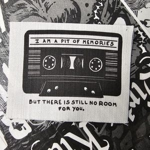 Punkpatch op cassettebandje: "I Am A Pit of Memories"