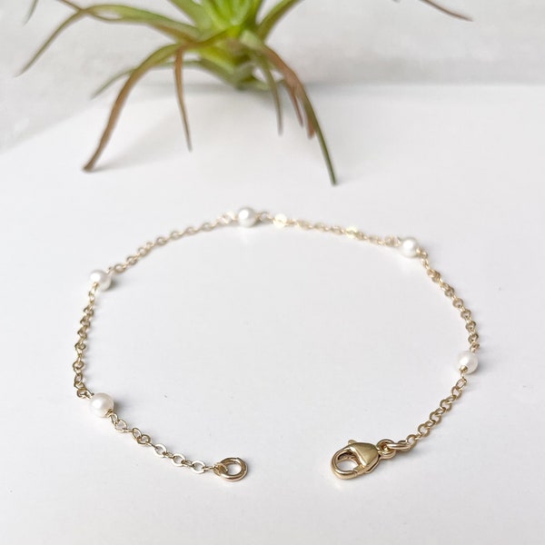 Delicate genuine freshwater pearl and gold chain bracelet, tiny pearl bracelet, dainty pearl and gold bracelet, pearl and gold link bracelet