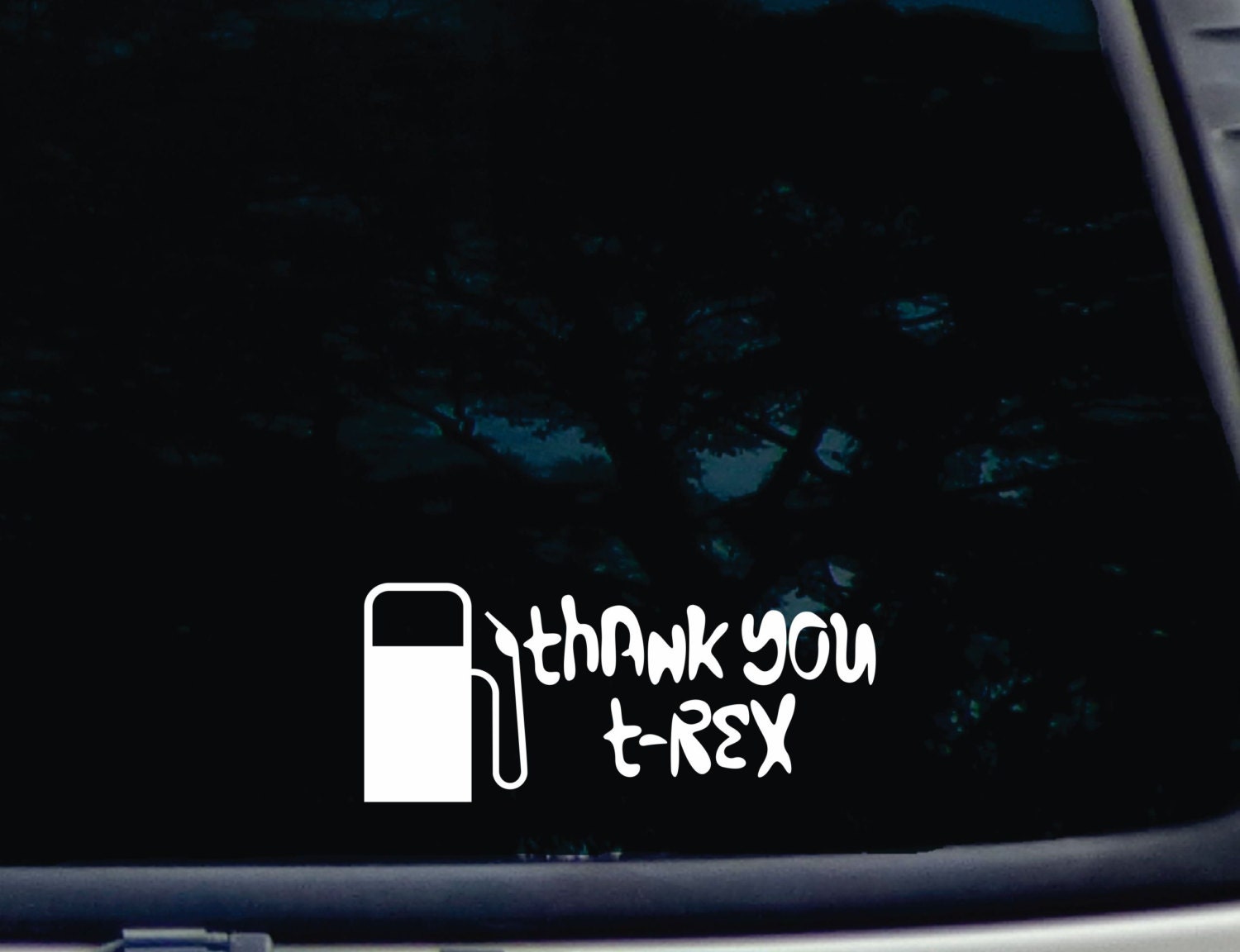 Produktbild von Vinyl Aufkleber "Powered By Recycled Dinosaurs" - Lustig Für Tankklappe, Fenster & Mehr