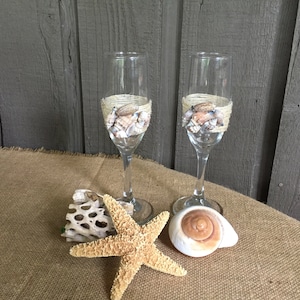 Nautical shell wedding champagne glasses/ nautical wedding glasses/ sea shell champagne glasses/ wedding toasting glasses/ shells on glasses