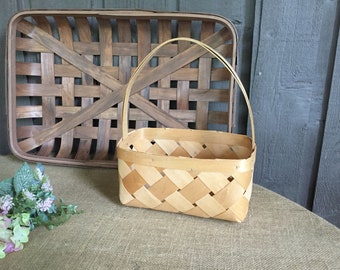 Vintage bushel basket/ wedding basket/ garden basket/ floral basket/ flower girl wedding basket/ farmhouse basket/ farmhouse vintage wedding