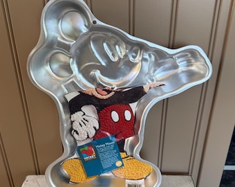 1995 Wilton Mickey Mouse cake pan