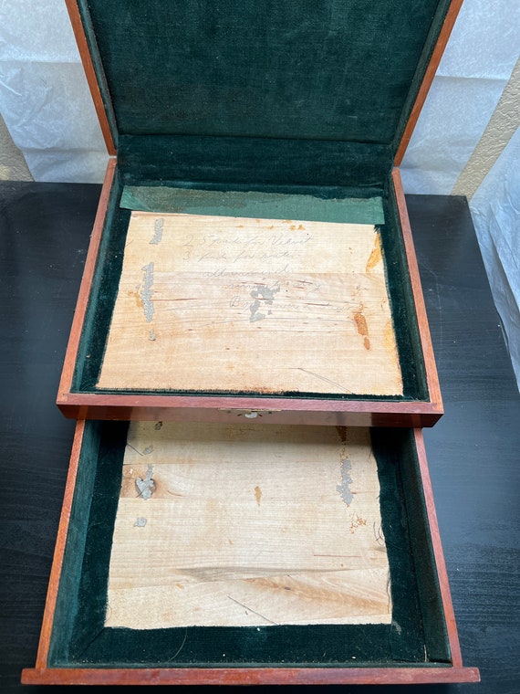 Vintage Wood Jewelry Box with Green Velvet Interi… - image 7