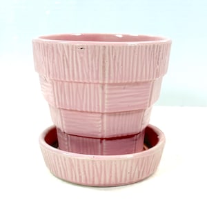 Small Pink McCoy Basketweave Pot with Water Tray, Manufacturer's Flaw, READ DESC