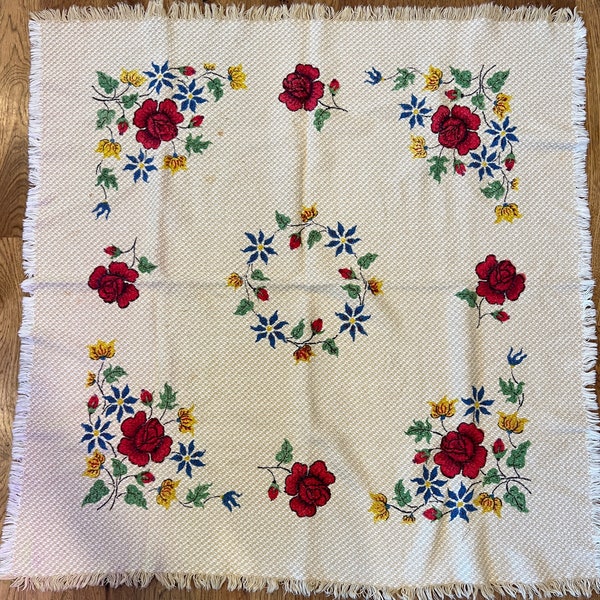 Vintage Floral Tablecloth, Picnic Blanket in Tan Checkered Pattern with Flowers