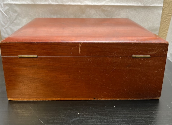 Vintage Wood Jewelry Box with Green Velvet Interi… - image 4