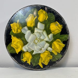 Vintage Rose Bouquet Cookie Tin; Vintage Cookie Tin with White and Yellow Roses