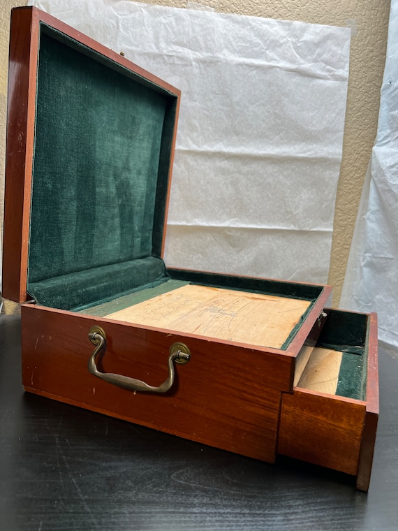 Vintage Wood Jewelry Box with Green Velvet Interi… - image 9