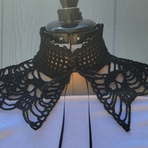 Handmade Crocheted Skull Collar Choker: Halloween Fashion