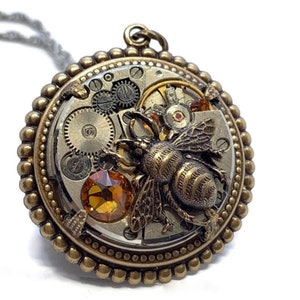 Steampunk bee pendant, brass steampunk bee, vintage, old watch movements, statement necklace, gift for her, Bee Jewelry