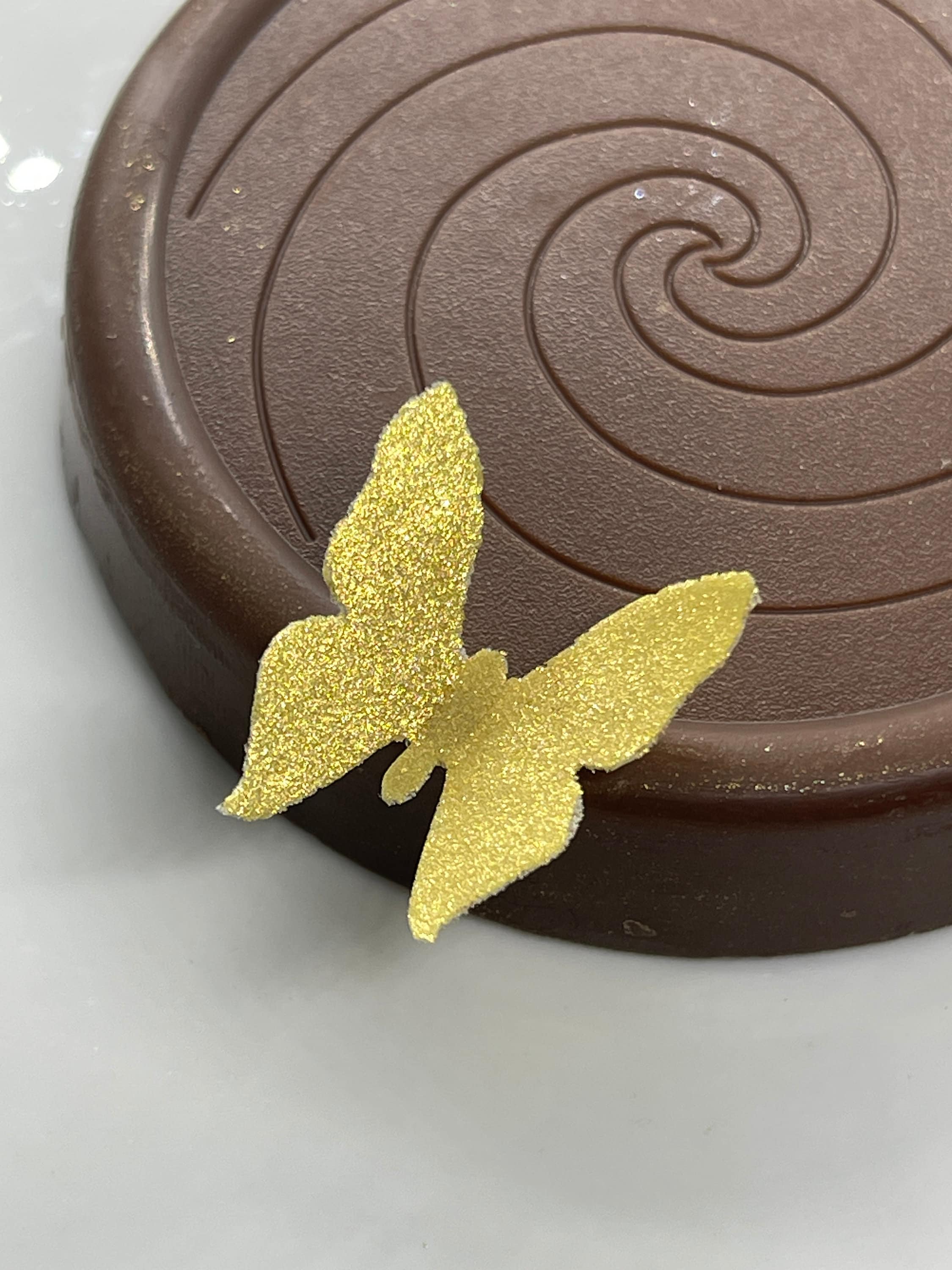 24 EDIBLE GOLD BUTTERFLIES BIRTHDAY CAKE CUP CAKE BABY SHOWER WEDDING  ENGAGEMENT