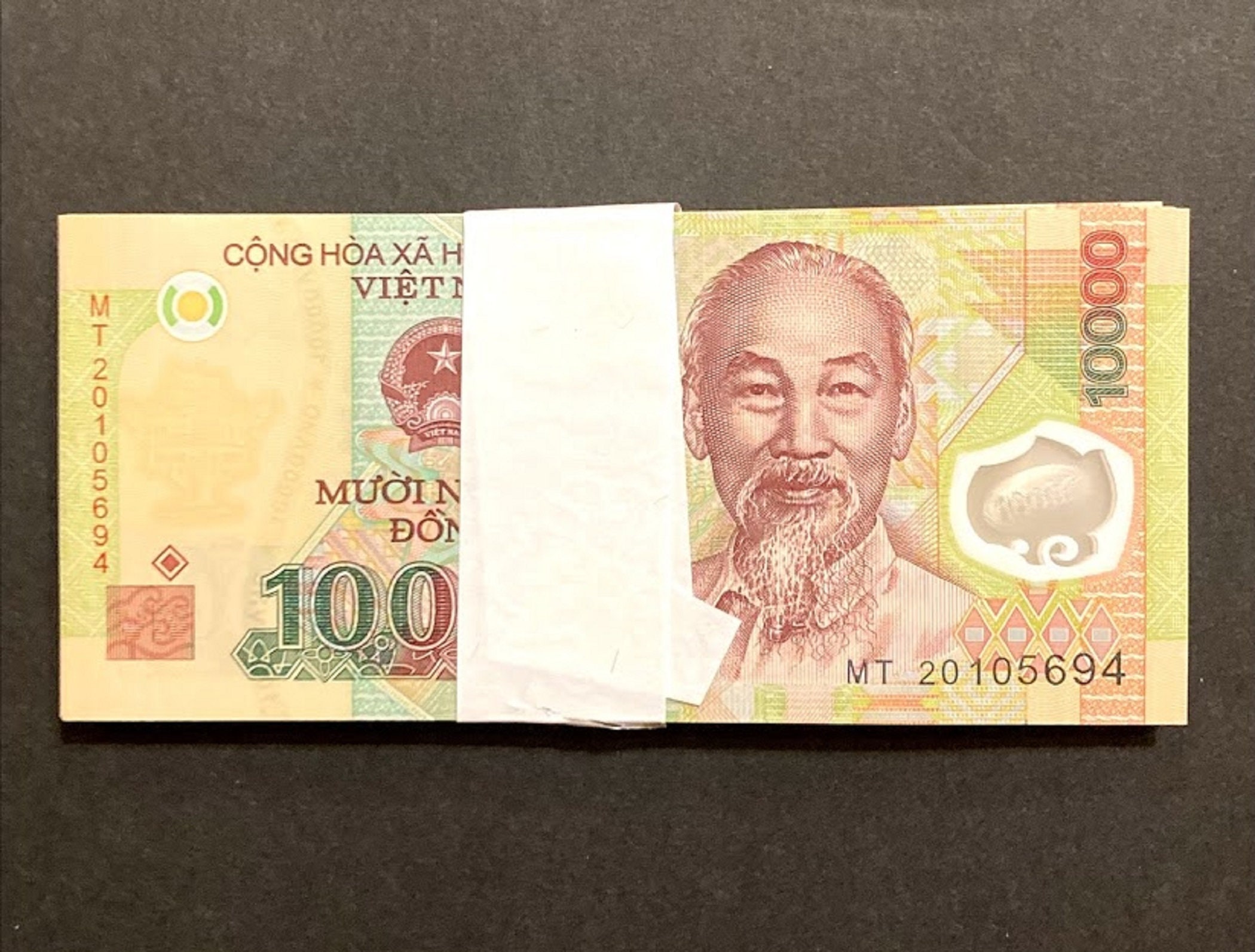1 Million Vietnam Dong = 2 x 500,000 UNC Vietnamese Banknotes! 