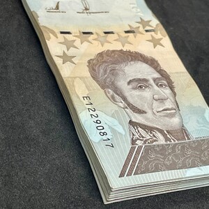 25 pcs x Venezuela 1 Million Bolivares Soberanos CIR 2020 Banknotes, P-114 - (Quarter-Bundle) | Egan Store
