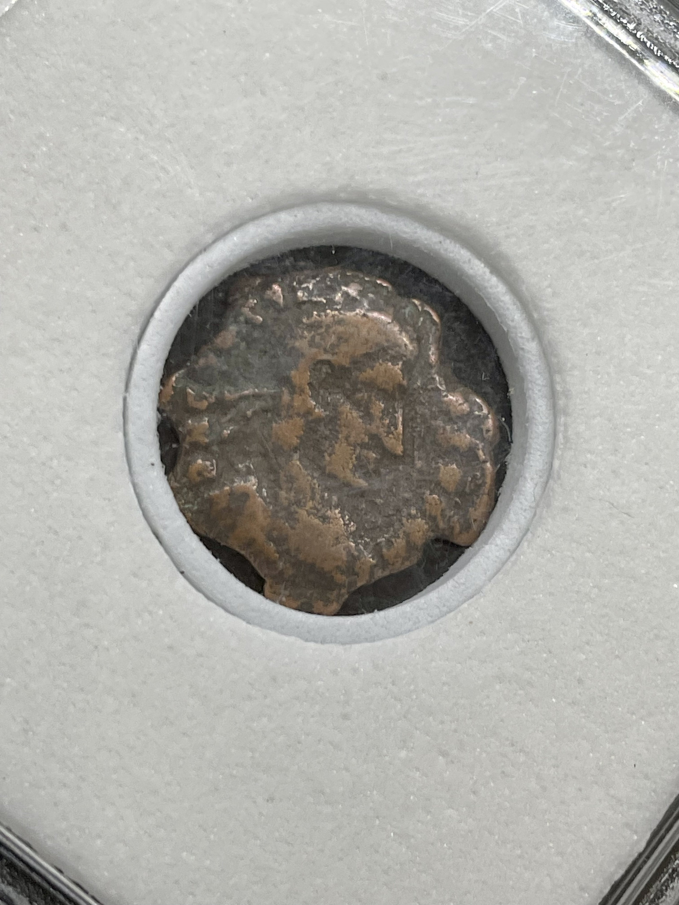 4364. 古代ローマ帝国　コンスタンティン時代　戦士の図像　コイン コンスタンティウスⅠ世クロルス銅貨 – 銀座アンティーク・アイ