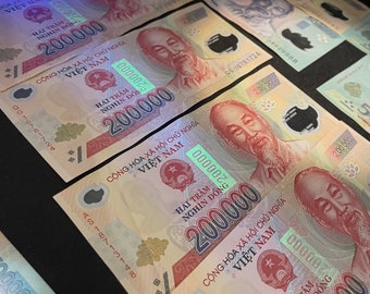 One Million Vietnamese Dong: 5 pcs x 200,000 VND CIR Vietnam Polymer Banknotes