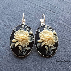 Vintage Floral Cameo Ohrringe: Versilbert oder vergoldet, Klappverschluss