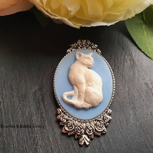 Large Cameo Cat Brooch: Antiqued Silvertone, Pale Blue