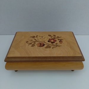 Vintage Italian Wood Inlaid Floral Musical Jewelry Box, Plays Lara&#39;s Theme, Italy. Italian Wood Sorrento Ware Jewelry Box