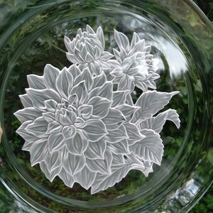 Hoya Crystal of Japan, Hoya Flower of The Month Engraved Crystal Plate  DAHLIAS (OCTOBER) . T YAMAMOTO